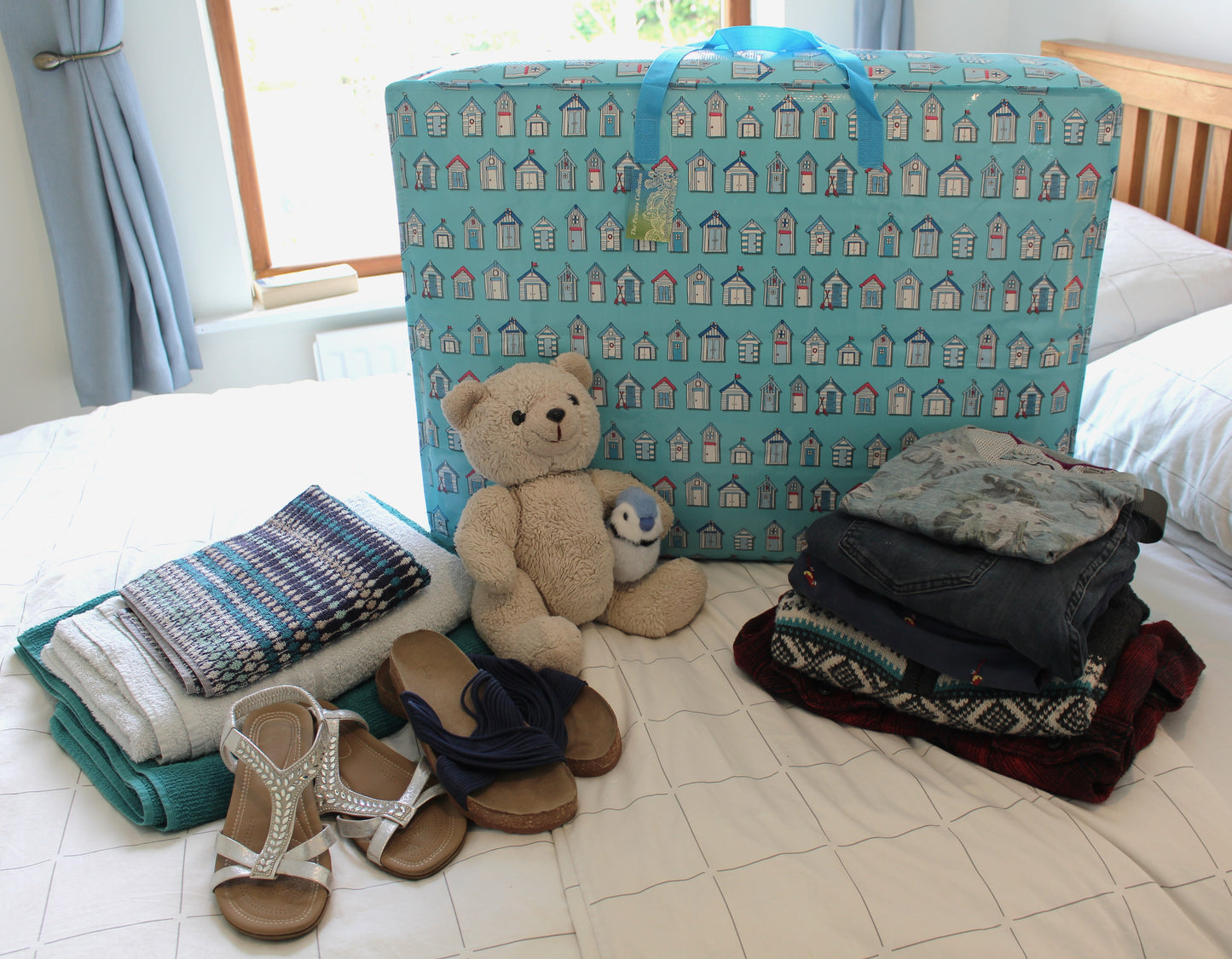 Blue Beach Huts Print Laundry Storage Bag
