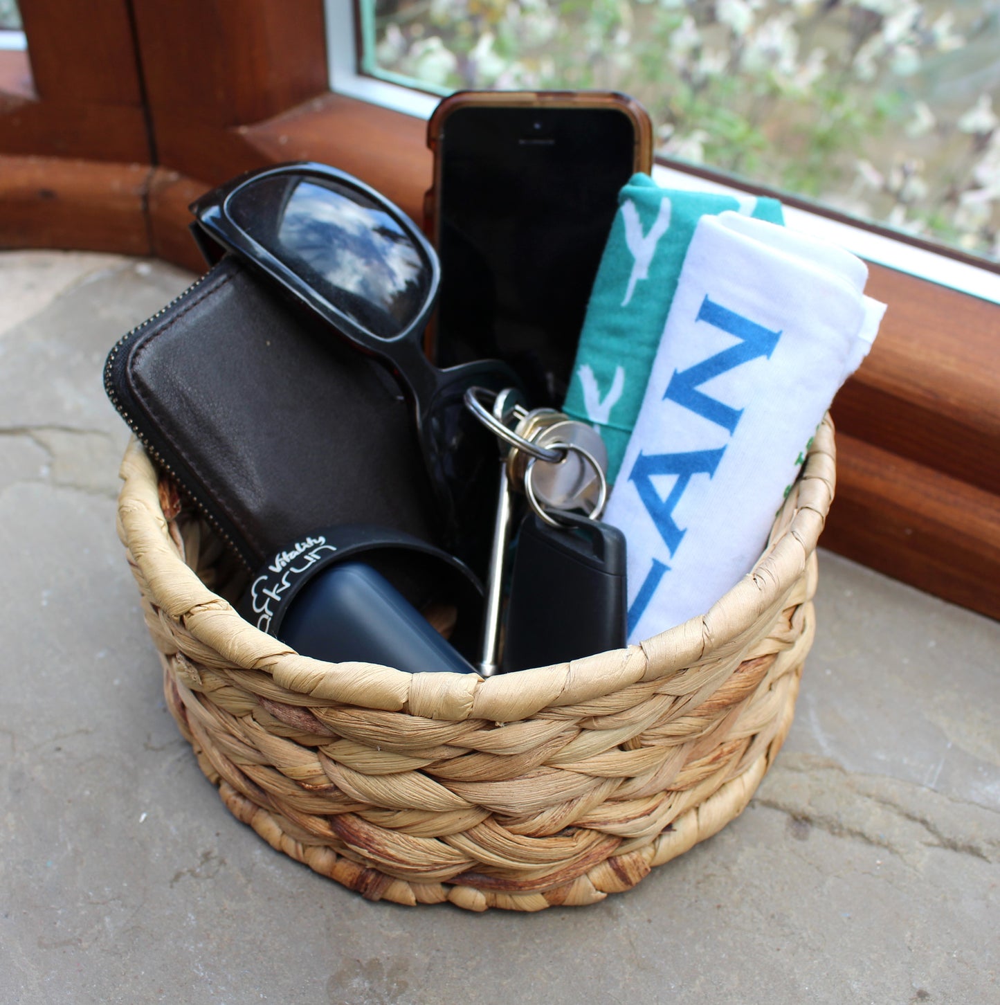 Small water hyacinth round baskets natural colour