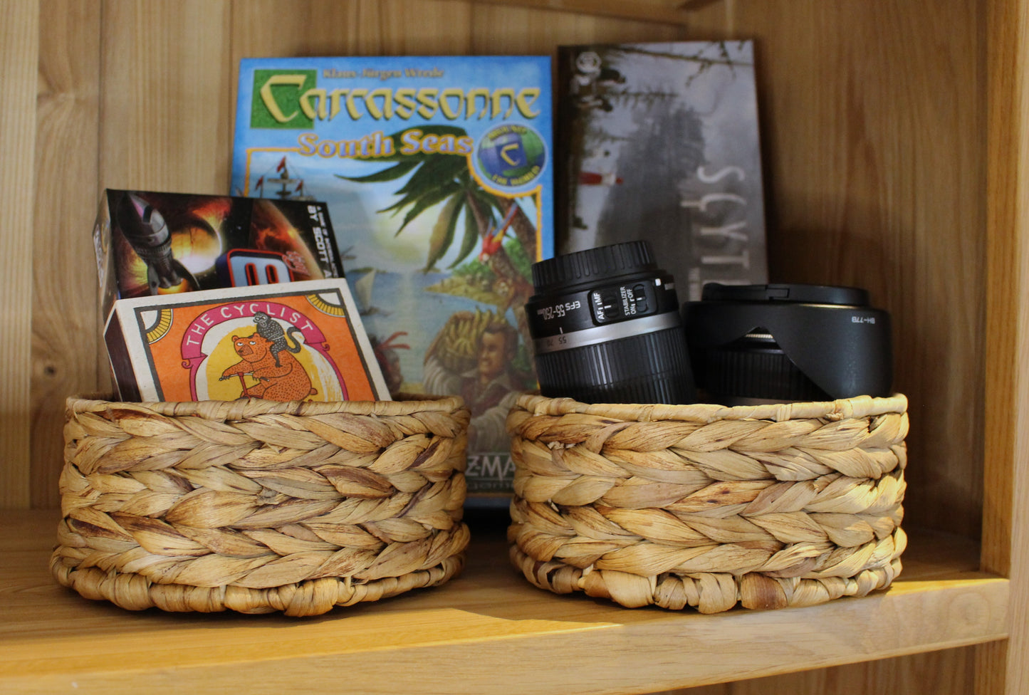Small water hyacinth round baskets natural colour