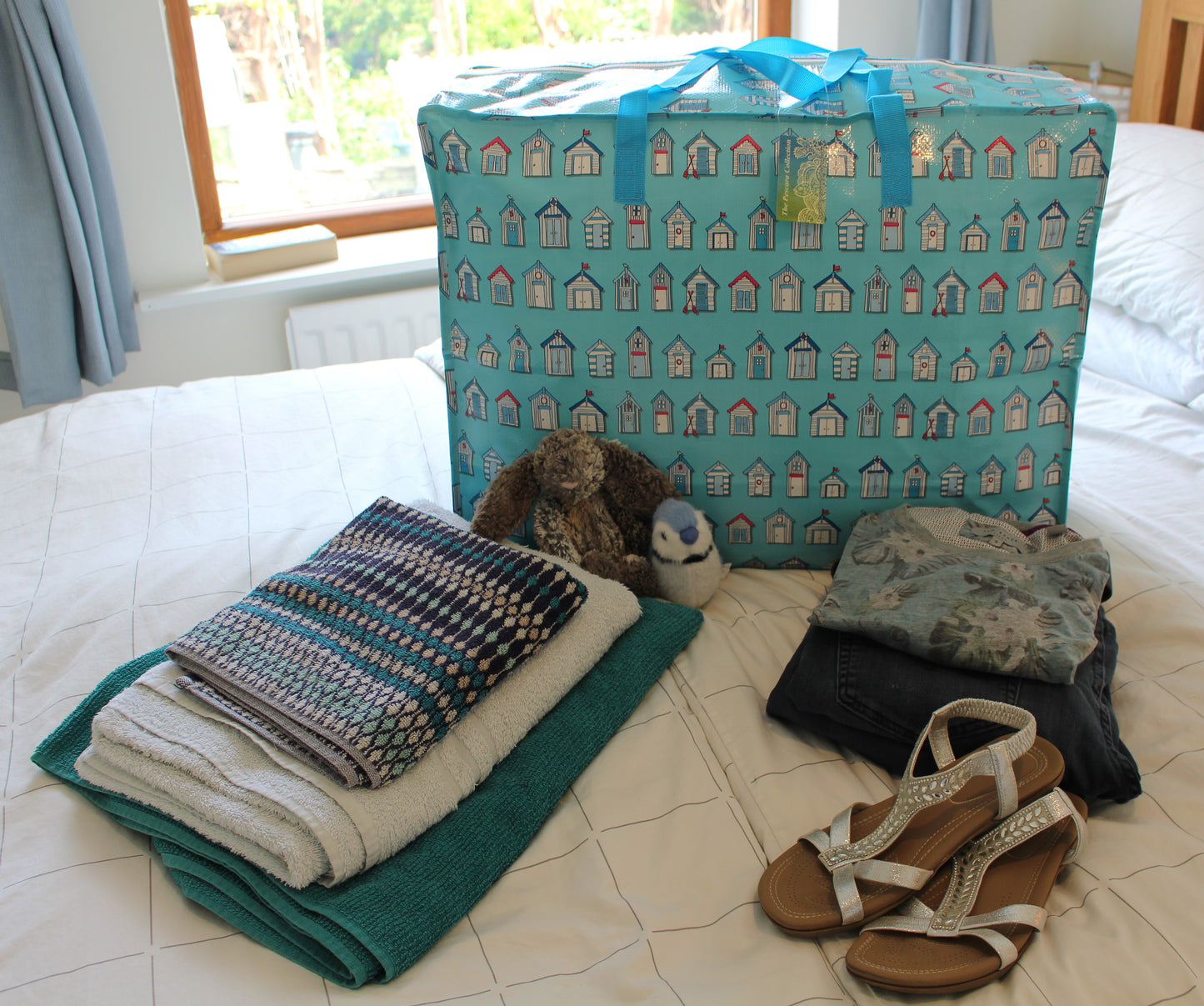 Blue Beach Huts Print Laundry Storage Bag