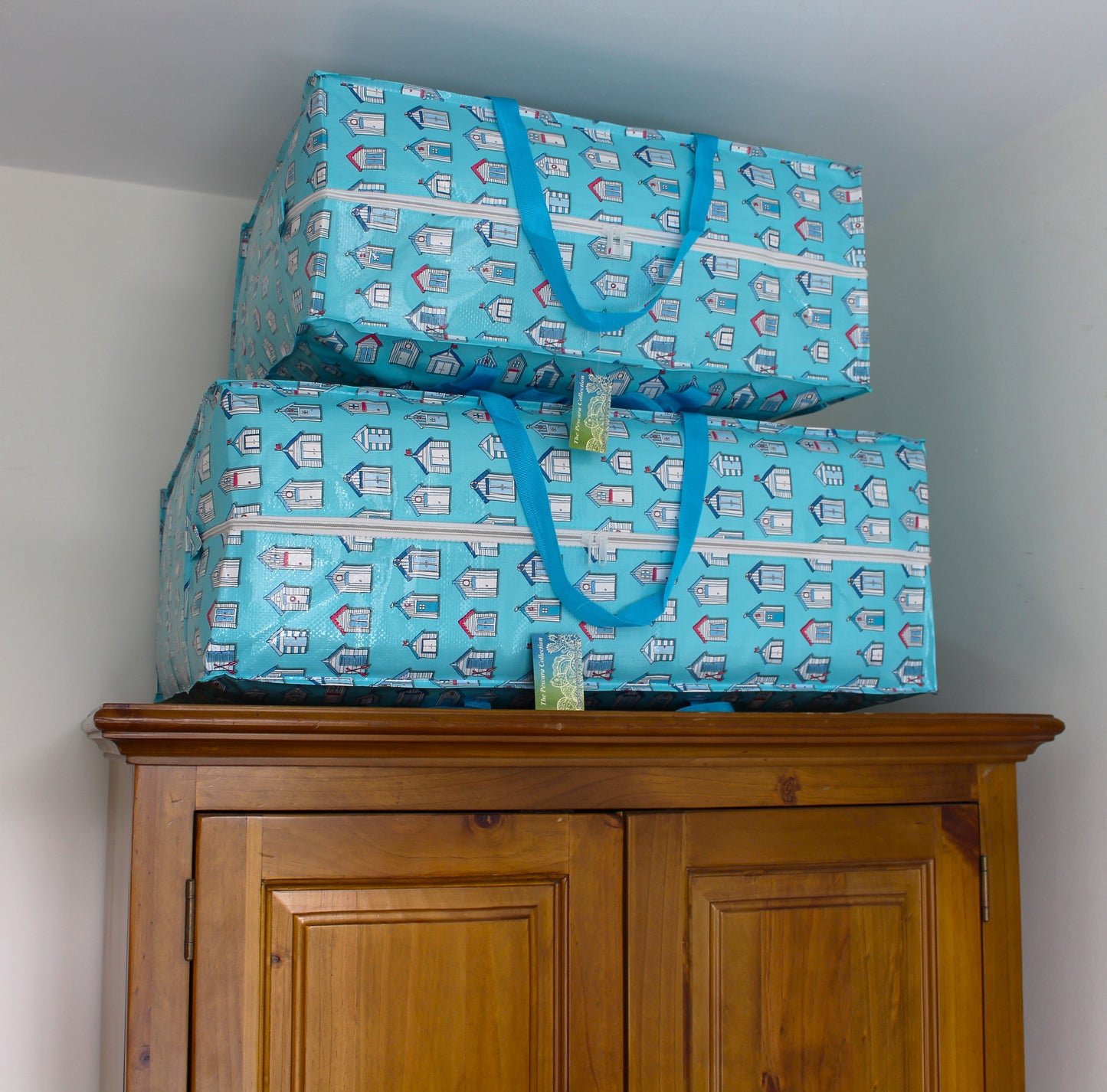 Blue Beach Huts Print Laundry Storage Bag