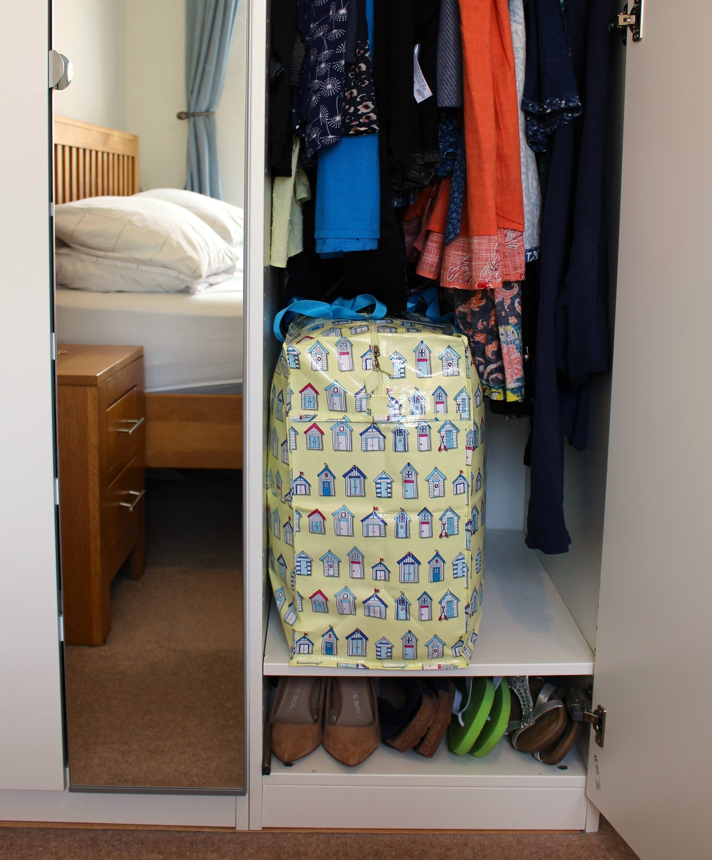 Cream Beach Huts Print Laundry Storage Bag