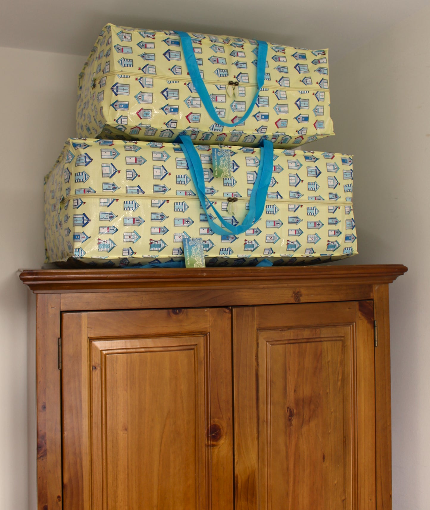 Cream Beach Huts Print Laundry Storage Bag